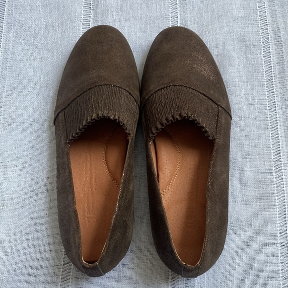 Kenneth Cole NWOT Gentle Soul metallic brown flats. - Picture 5 of 11